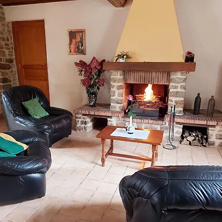 Holiday home Lusacheres